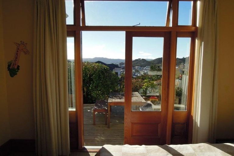 Photo of property in 16 Lawrence Street, Newtown, Wellington, 6021