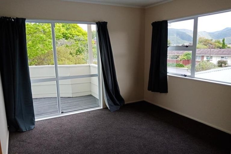 Photo of property in 1 Deller Grove, Silverstream, Upper Hutt, 5019