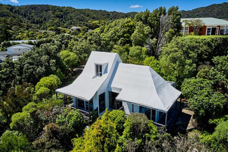 Photo of property in 65 Howard Road, Point Howard, Lower Hutt, 5013