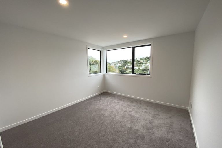 Photo of property in 52 Tiketike Way, Brooklyn, Wellington, 6021