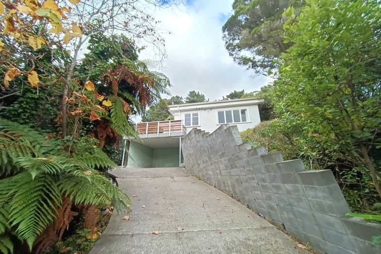 Photo of property in 136 Wyndham Road, Pinehaven, Upper Hutt, 5019