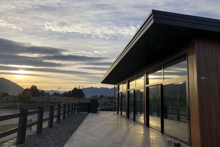 Photo of property in 1 Campbell Road, Wanaka, 9305