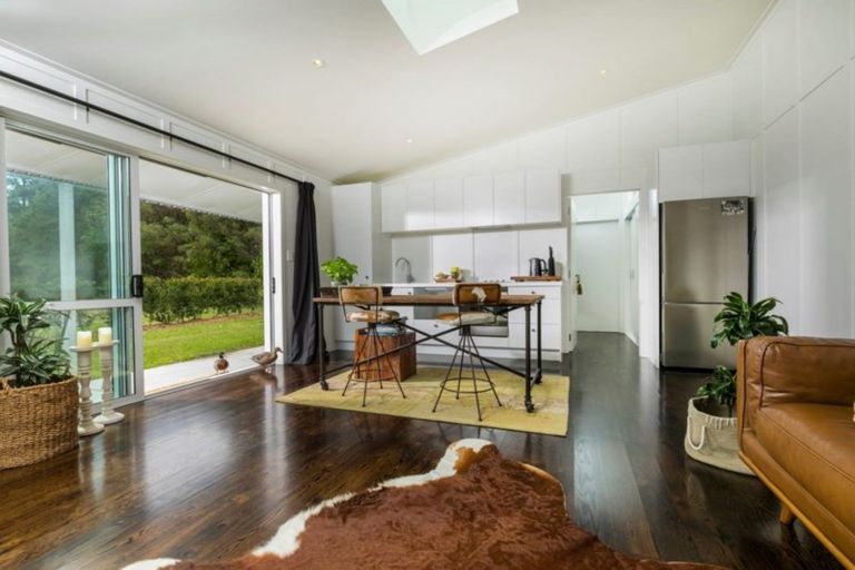 Photo of property in 34 Merewhira Road, Paremoremo, Albany, 0793