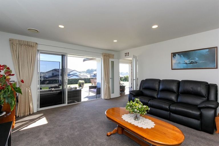 Photo of property in 8 Sampson Avenue, Waiwhakaiho, New Plymouth, 4312