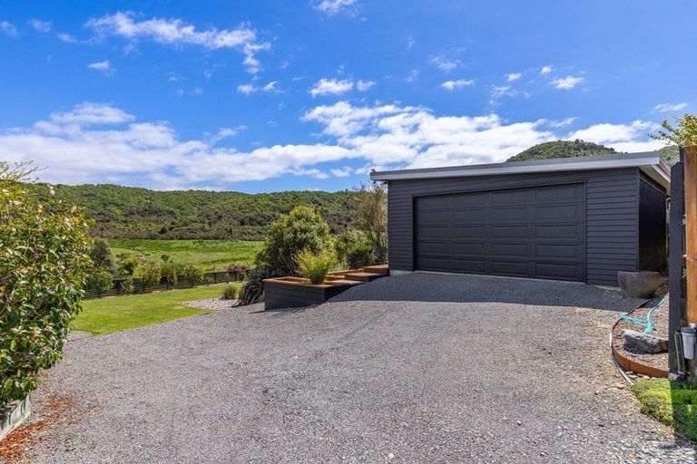 Photo of property in 11 Glentui Place, Waikawa, Picton, 7220