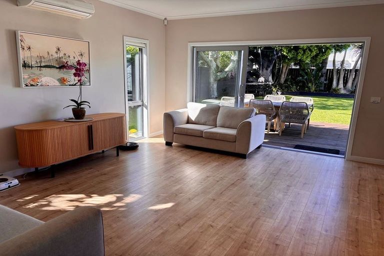 Photo of property in 18 Humariri Street, Point Chevalier, Auckland, 1022