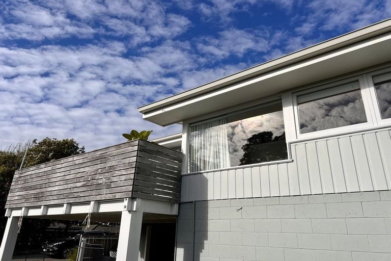 Photo of property in 2 Lindale Grove, Waikanae Beach, Waikanae, 5036