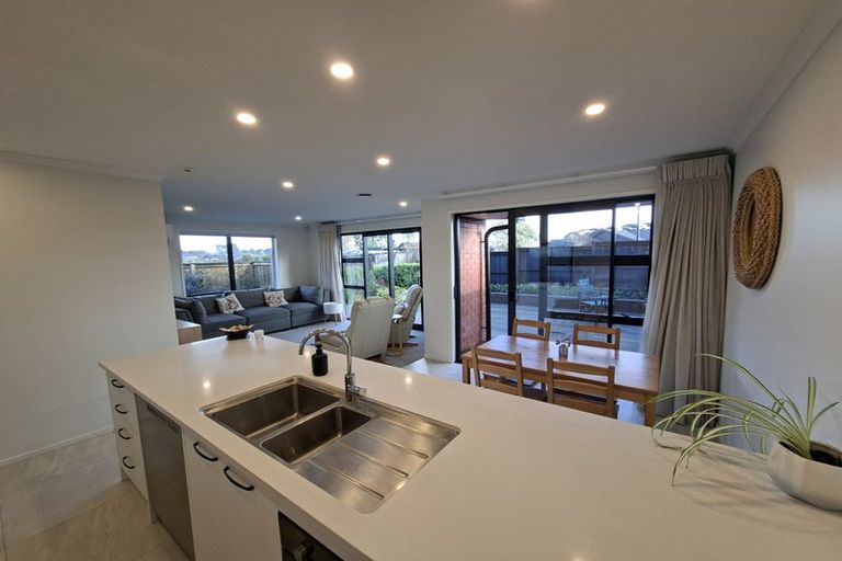 Photo of property in 8 Routeburn Lane, Karaka, Papakura, 2124