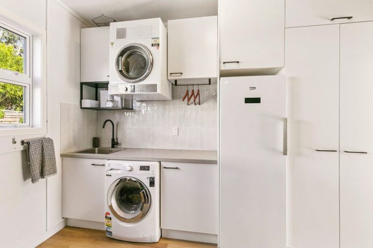 Photo of property in 16 Narbada Crescent, Khandallah, Wellington, 6035