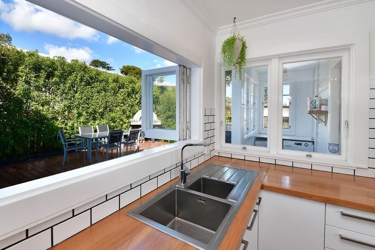 Photo of property in 43 Puriri Street, Helensville, 0800