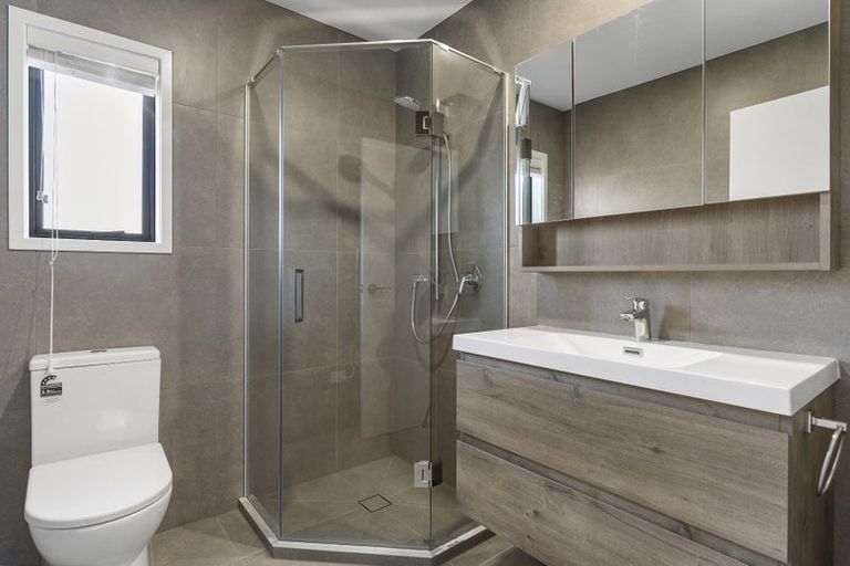 Photo of property in 22a Graham Avenue, Te Atatu Peninsula, Auckland, 0610