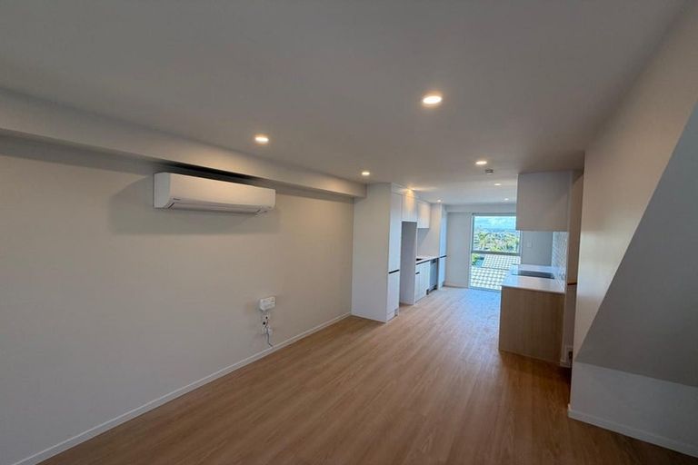 Photo of property in 9/9 Aeroview Drive, Beach Haven, Auckland, 0626
