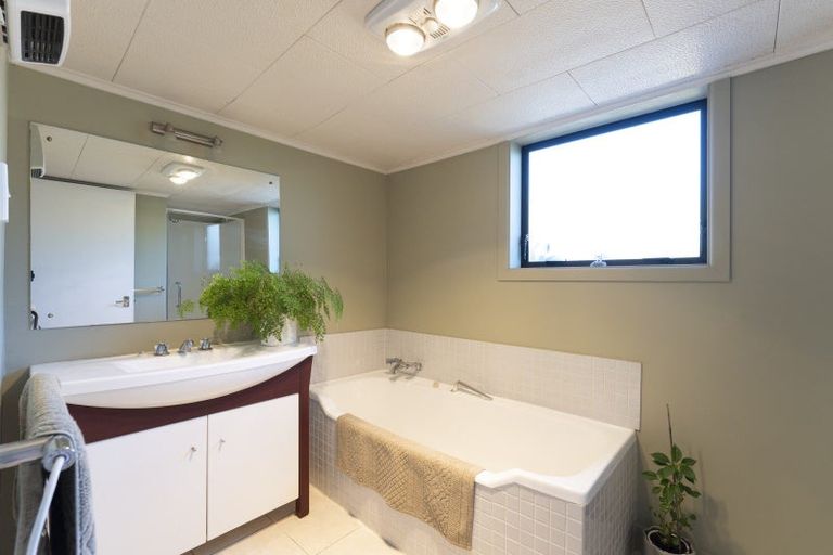 Photo of property in 32 Roberta Drive, Somerfield, Christchurch, 8024