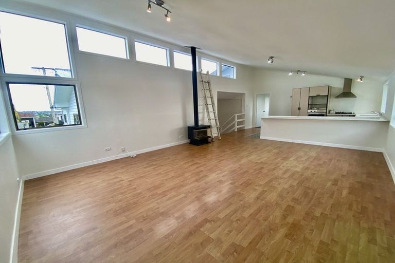 Photo of property in 85 Pupuke Road, Northcote, Auckland, 0627