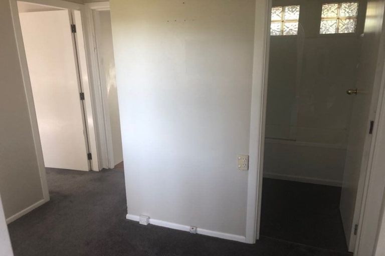 Photo of property in 18 Totara Park Road, Clouston Park, Upper Hutt, 5018