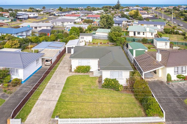 Photo of property in 203 Cornfoot Street, Castlecliff, Whanganui, 4501