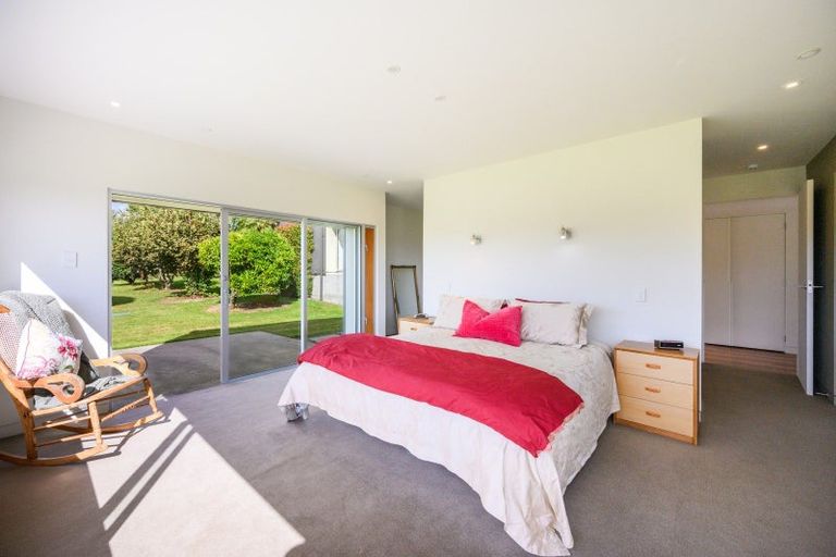 Photo of property in 17 Oram Drive, Turitea, Palmerston North, 4472