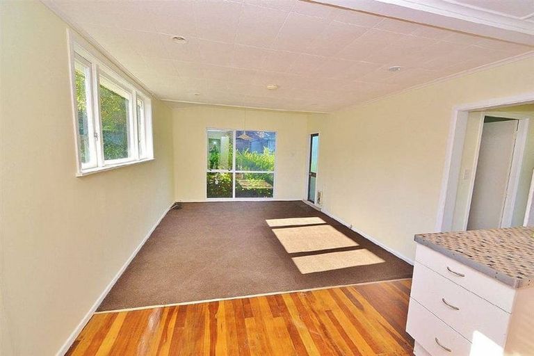 Photo of property in 162 Edmonton Road, Te Atatu South, Auckland, 0610