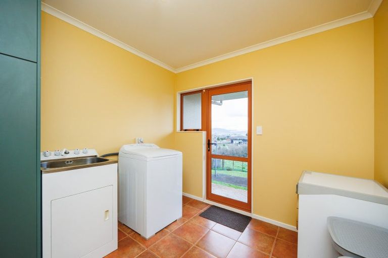 Photo of property in 25 Schnell Drive, Kelvin Grove, Palmerston North, 4414