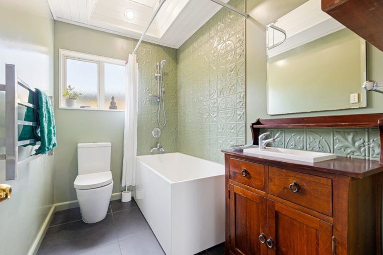 Photo of property in 21 Sarsfield Street, Southbridge, 7602