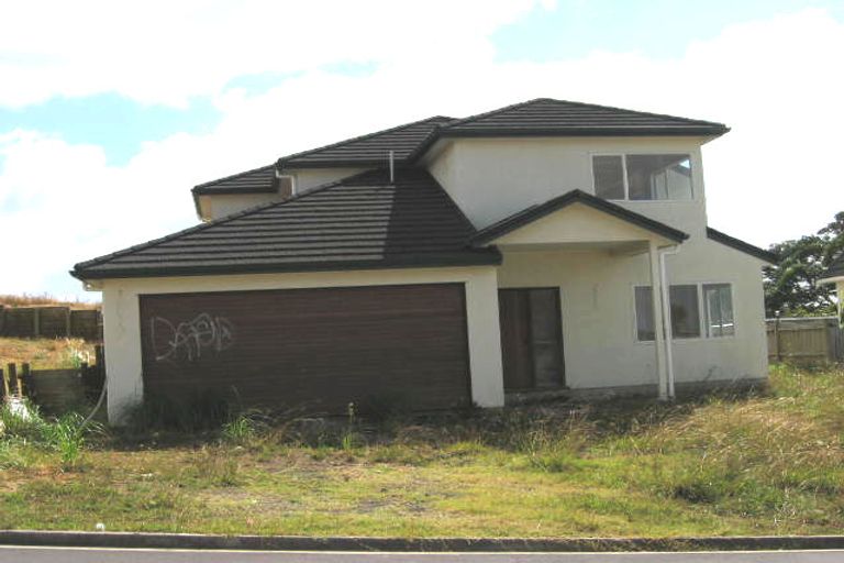 Photo of property in 8 Highgrove Lane, Totara Vale, Auckland, 0632