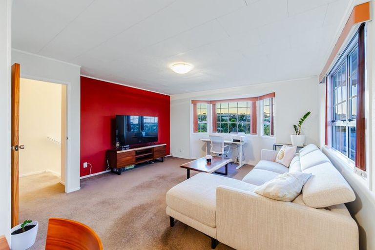 Photo of property in 39 Squirrel Lane, Browns Bay, Auckland, 0630
