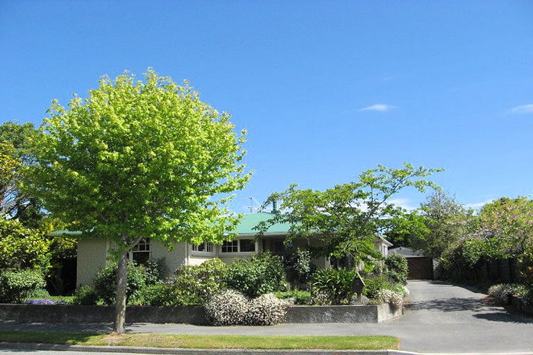 Photo of property in 11 Westburn Terrace, Burnside, Christchurch, 8041