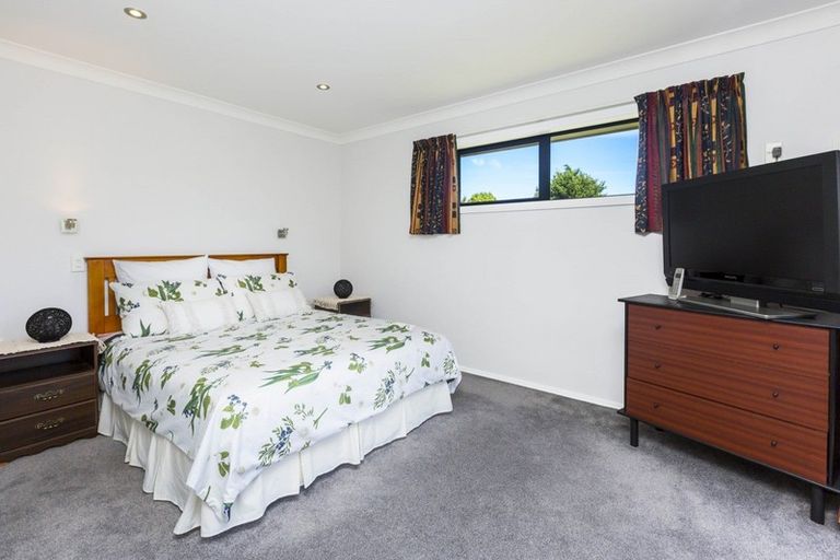 Photo of property in 20 Ormrod Grove, Riverstone Terraces, Upper Hutt, 5018