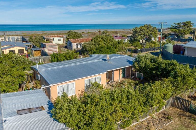 Photo of property in 37 Hillview Road, Birdlings Flat, Little River, 7591