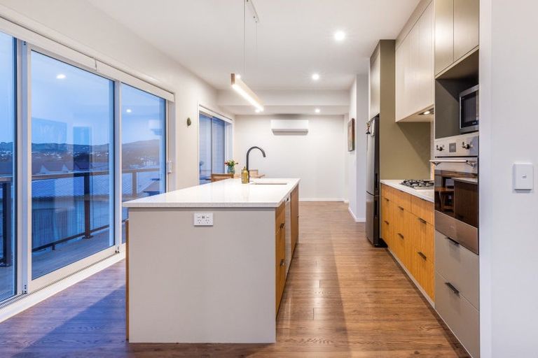 Photo of property in 32 Hokioi Drive, Kenepuru, Porirua, 5022