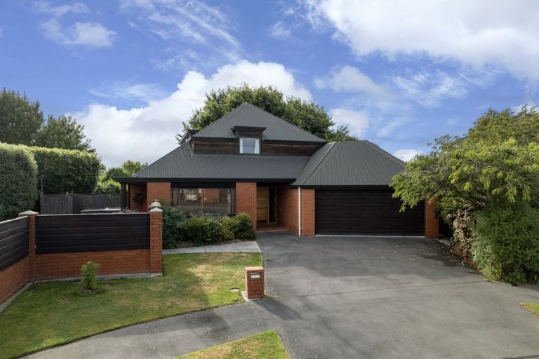 Photo of property in 27 Thornwood Place, Redwood, Christchurch, 8051