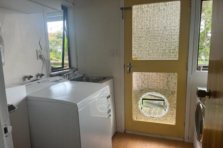 Photo of property in 34 Ellesmere Crescent, Pakuranga Heights, Auckland, 2010