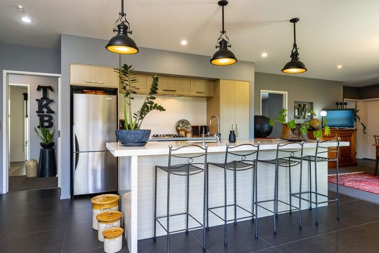 Photo of property in 11 Glentui Place, Waikawa, Picton, 7220