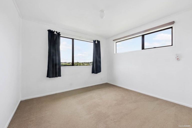 Photo of property in 22 Orton Street, Glenfield, Auckland, 0627