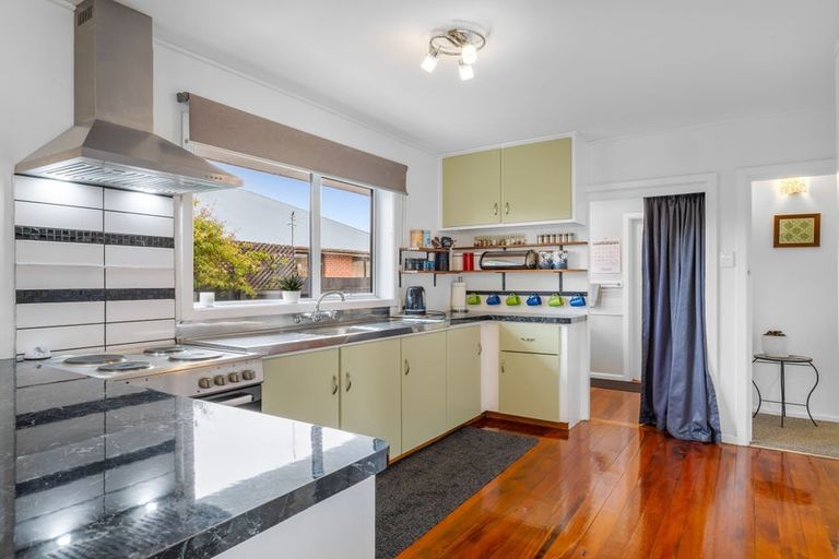 Photo of property in 42 Waratah Street, Avondale, Christchurch, 8061