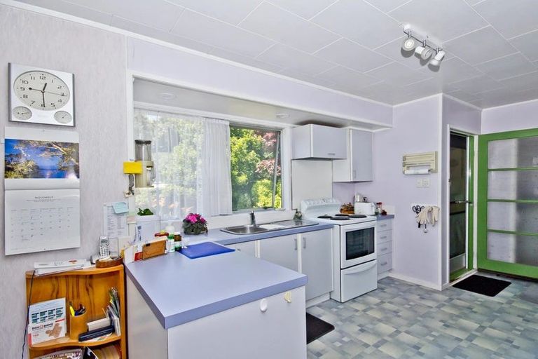 Photo of property in 35 Larissa Avenue, Henderson, Auckland, 0610