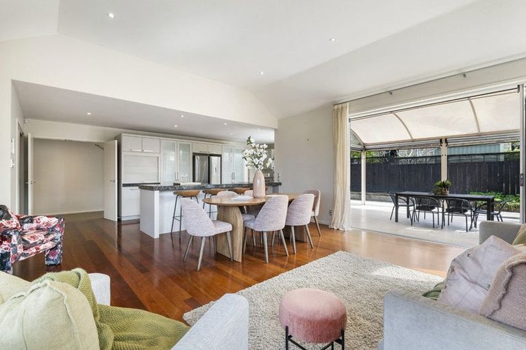 Photo of property in 19 English Oak Drive, Schnapper Rock, Auckland, 0632