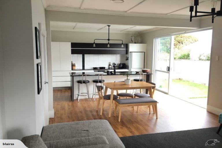 Photo of property in 76 Paynters Avenue, Strandon, New Plymouth, 4312