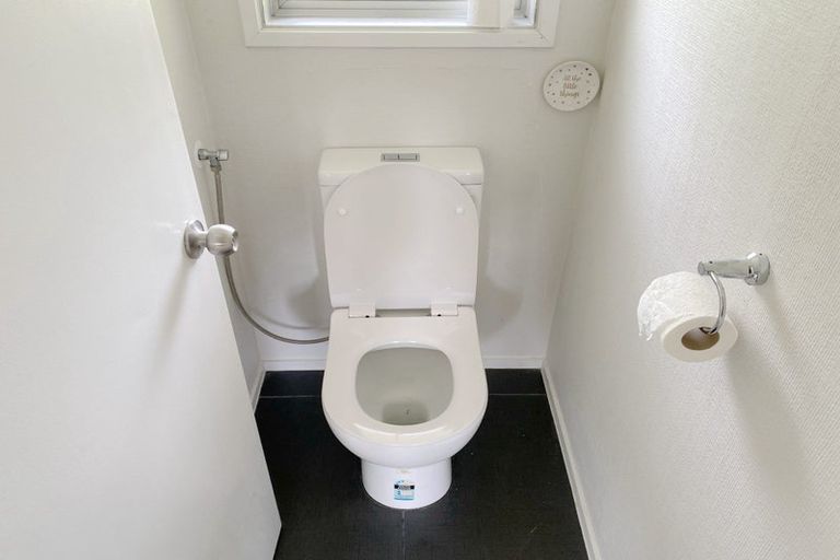 Photo of property in 74 Peach Road, Glenfield, Auckland, 0629