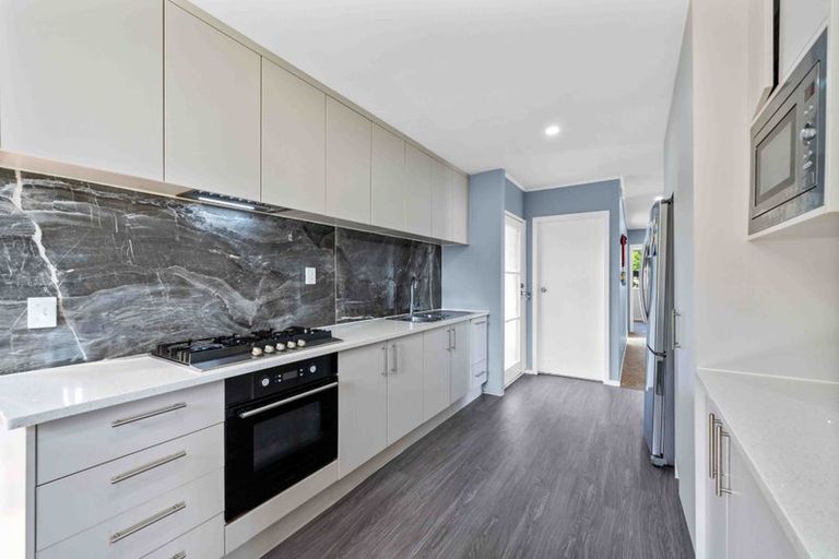 Photo of property in 16 Neems Place, Manurewa, Auckland, 2102