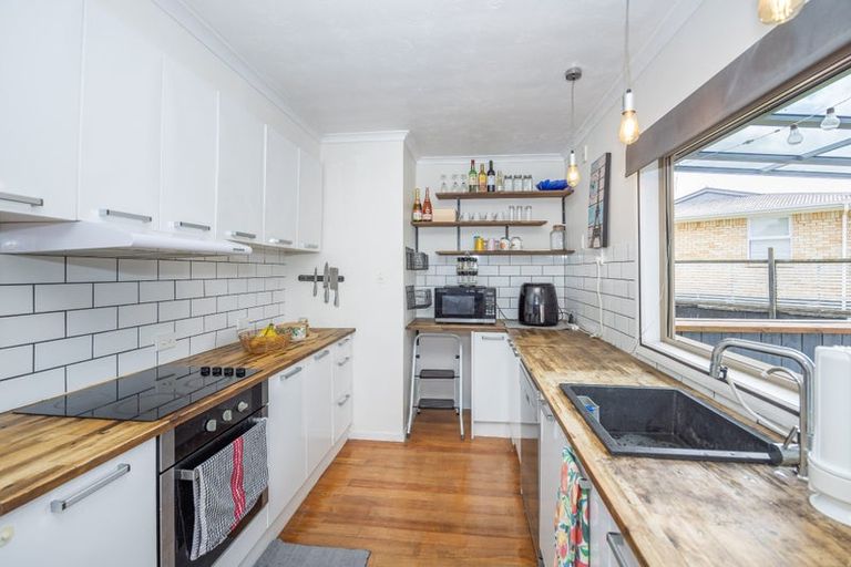 Photo of property in 15 Matthews Crescent, Melville, Hamilton, 3206