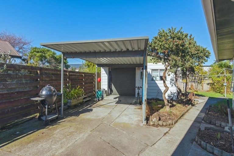 Photo of property in 38 Acacia Street, Kelvin Grove, Palmerston North, 4414