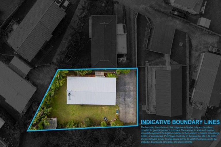 Photo of property in 2/109 Athena Drive, Totara Vale, Auckland, 0629