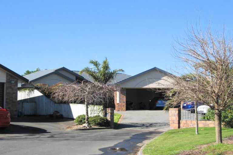 Photo of property in 6 Johnsfield Place, Rototuna, Hamilton, 3210