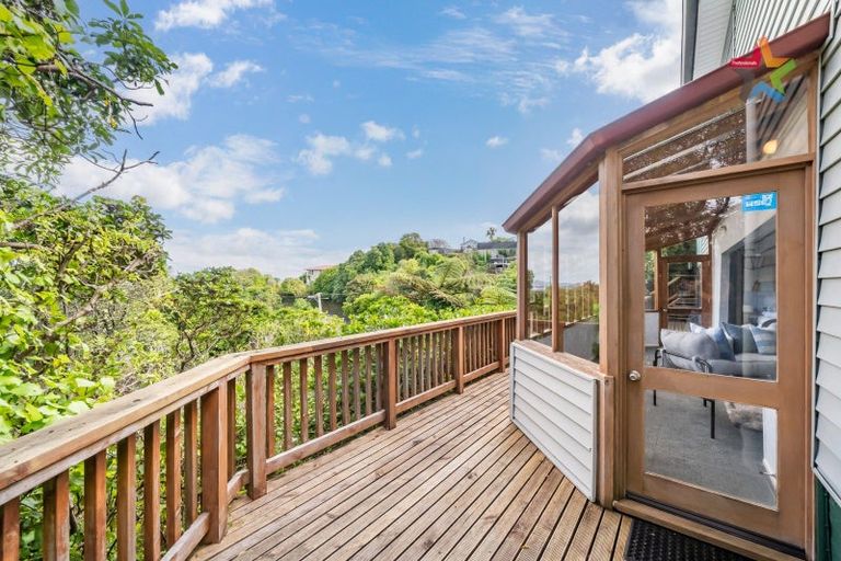 Photo of property in 2 Singers Road, Korokoro, Lower Hutt, 5012