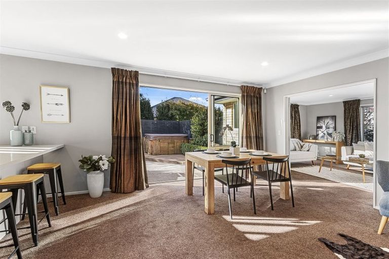 Photo of property in 15 Dinglebay Place, Casebrook, Christchurch, 8051