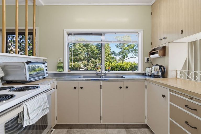 Photo of property in 5 Conifer Lane, Mangere Bridge, Auckland, 2022