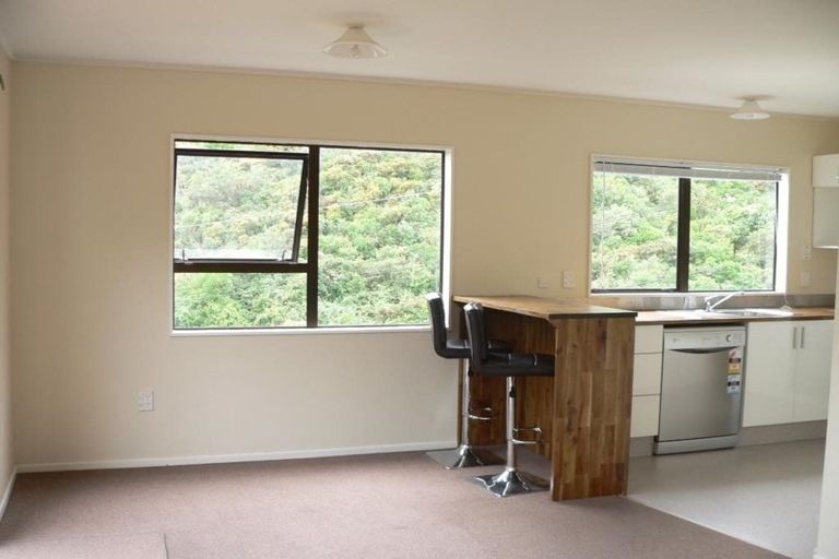 Photo of property in 58 Collins Avenue, Tawa, Wellington, 5028