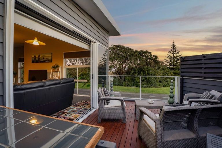 Photo of property in 22 Halse Place, Opunake, 4616