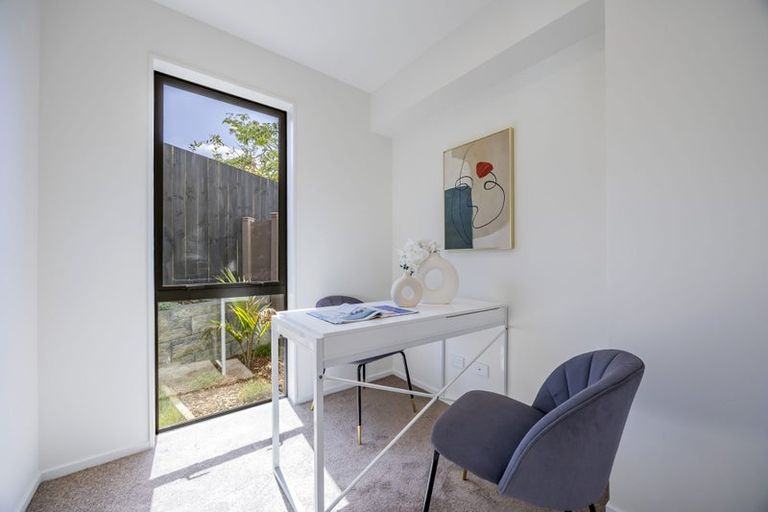 Photo of property in 17a John Jennings Drive, Oteha, Auckland, 0632